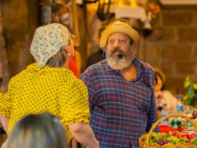 Noite Italiana Com Show, Jantar e Transporte